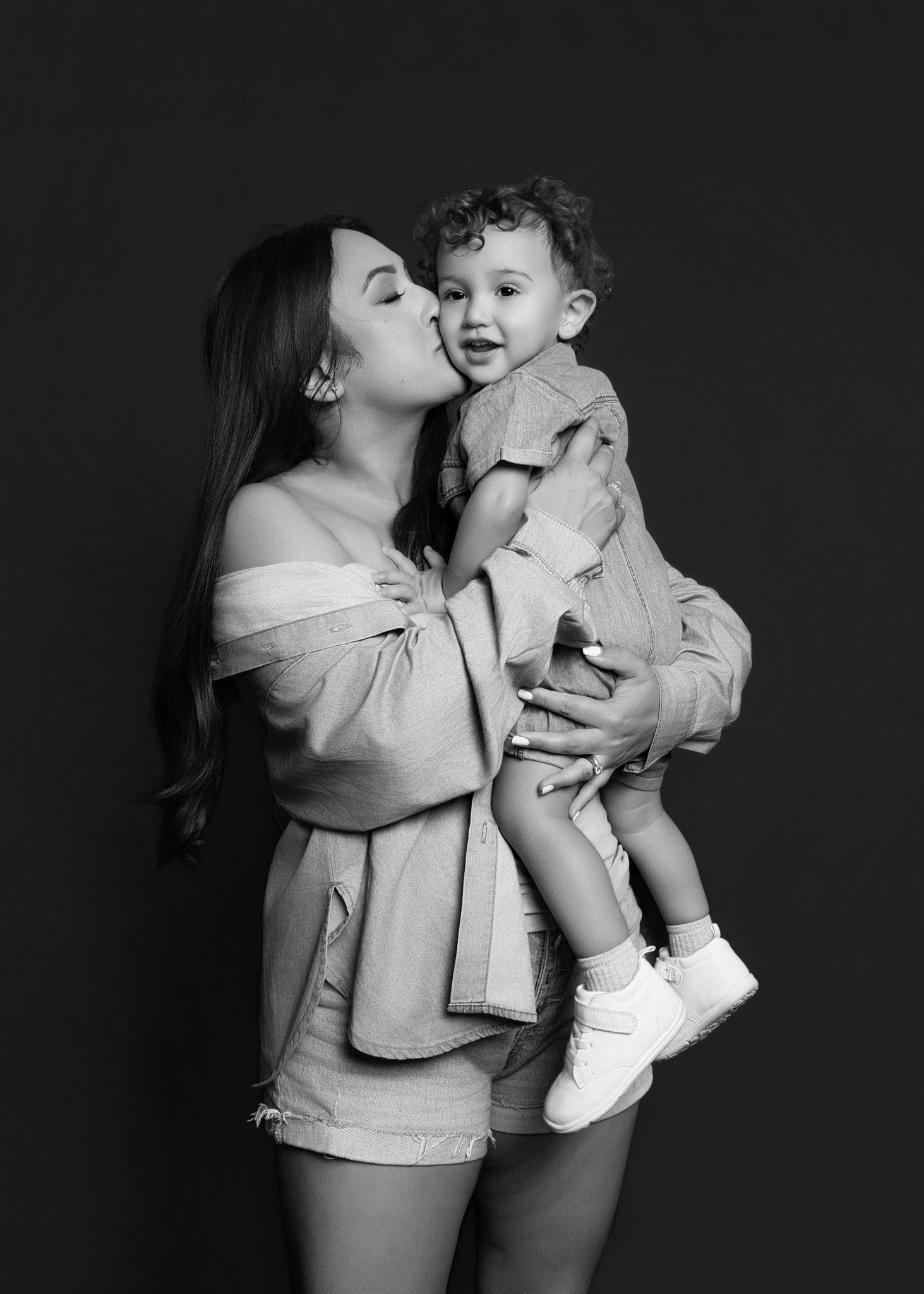 Timeless motherhood portrait — a mother and her young children, Roseville and Sacramento